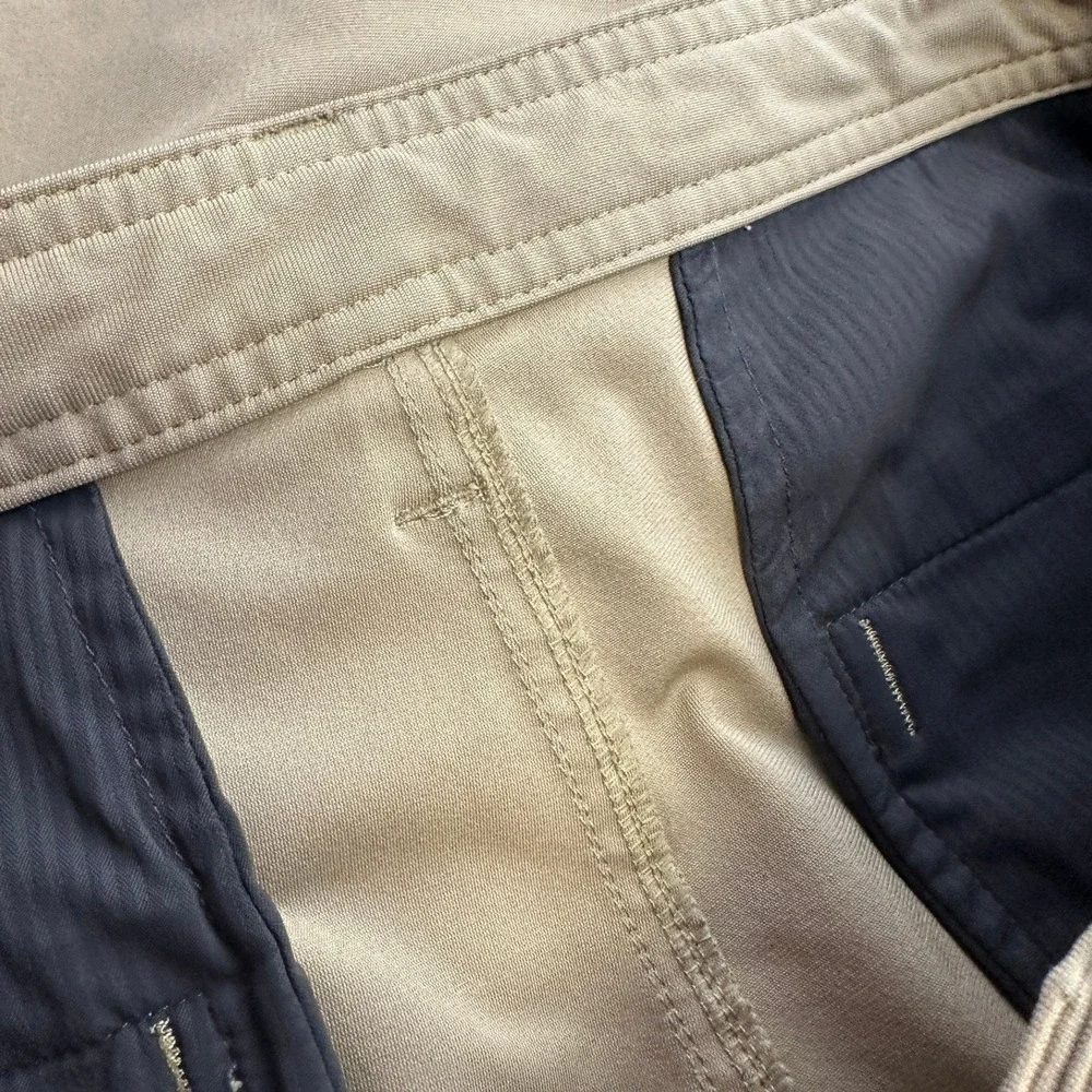 Lululemon Khaki Kahuna Commission Golf Shorts Stretch Casual Mens Size 32‎